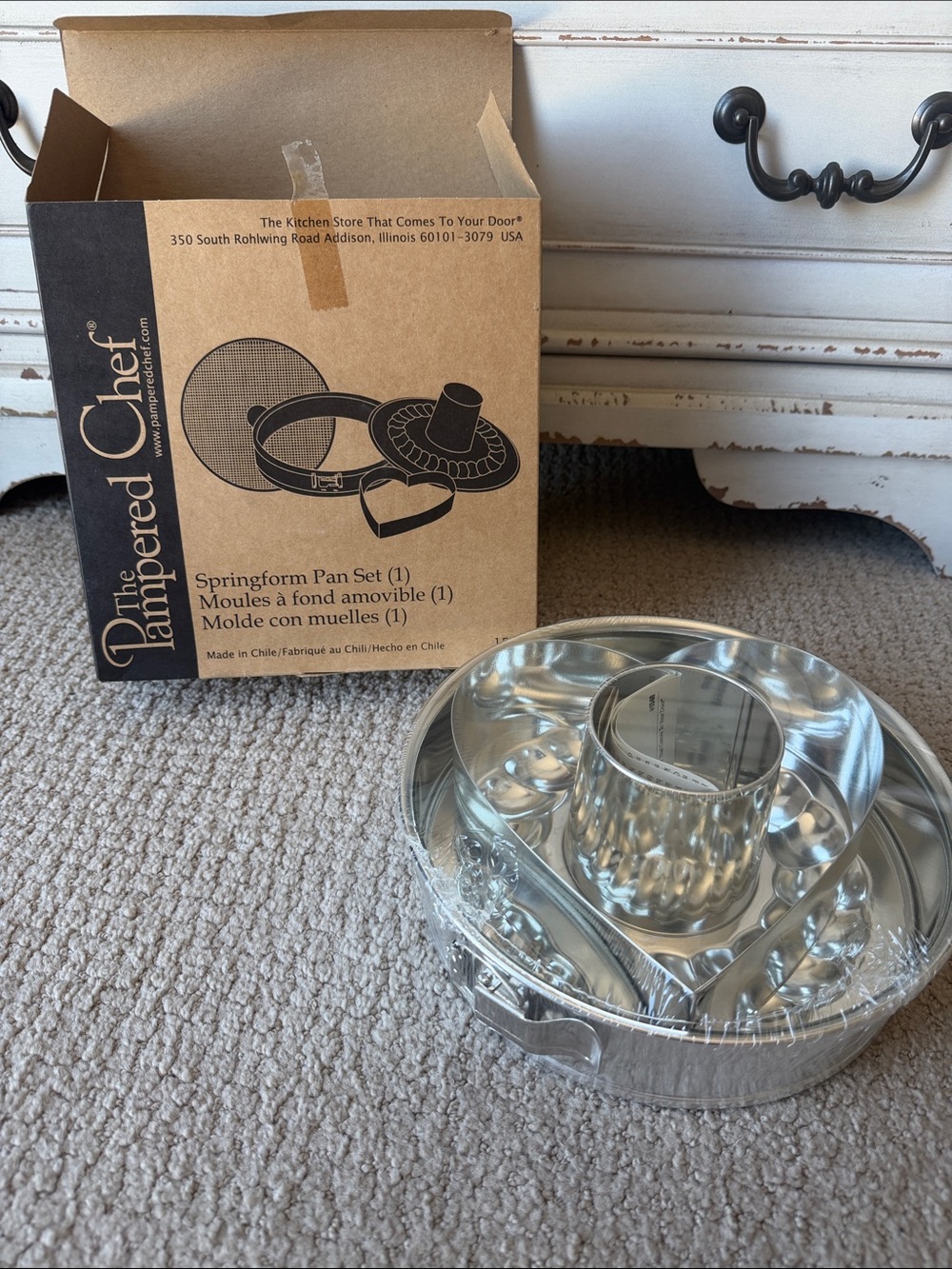 Pampered Chef Silver Springform Pan and Molds Set. Never used, still in plastic